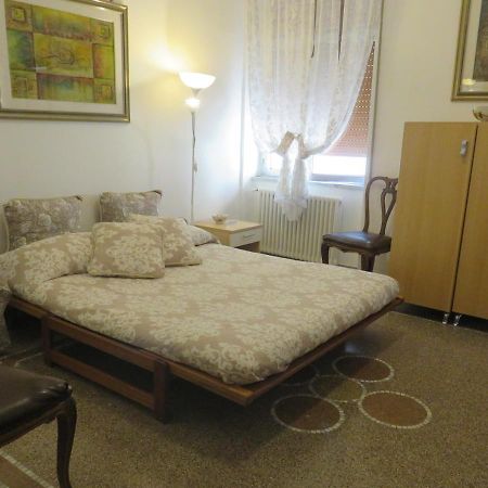 Rosy'S Hotel Наполи Екстериор снимка