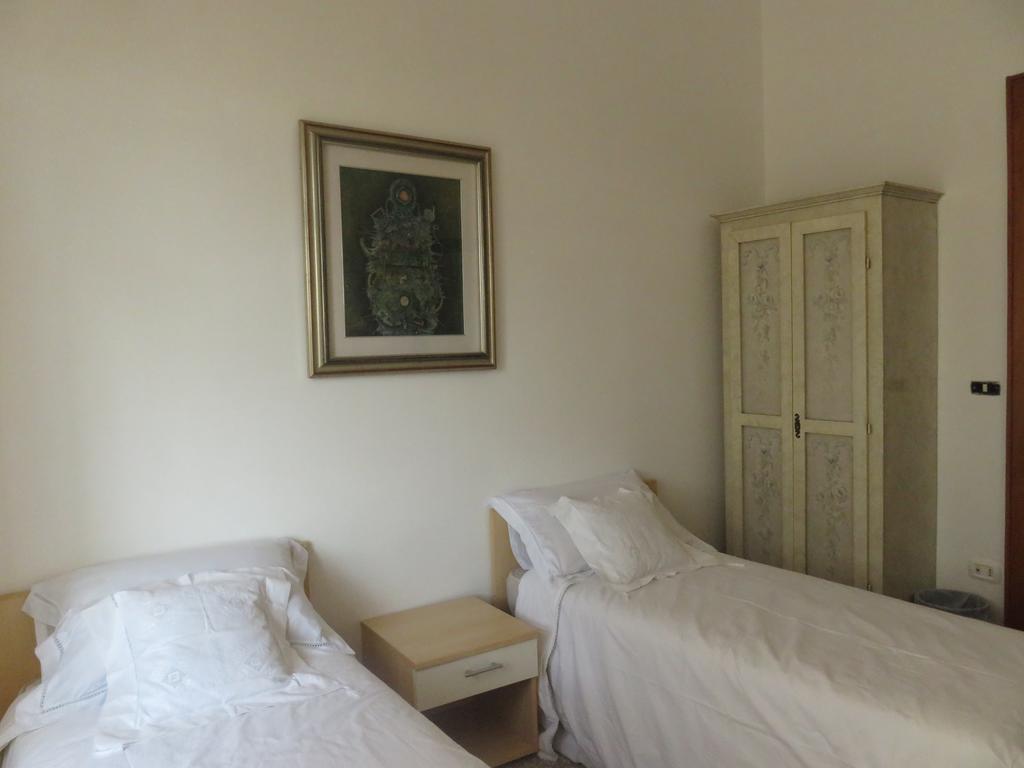Rosy'S Hotel Наполи Екстериор снимка