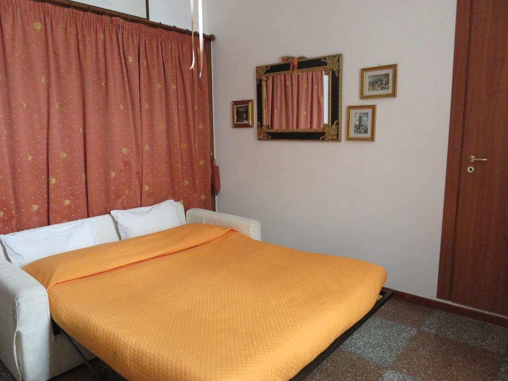 Rosy'S Hotel Наполи Екстериор снимка