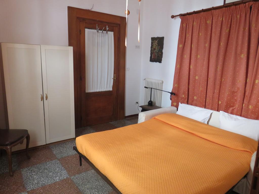 Rosy'S Hotel Наполи Екстериор снимка