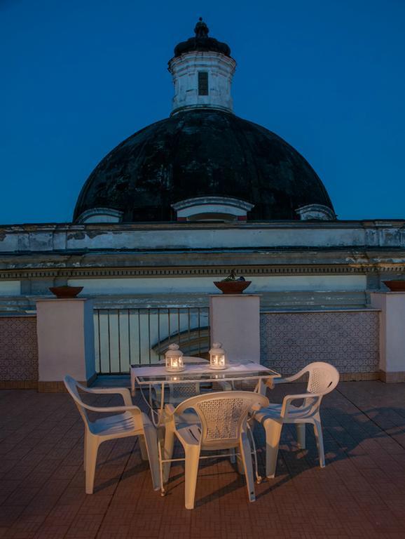 Rosy'S Hotel Наполи Екстериор снимка