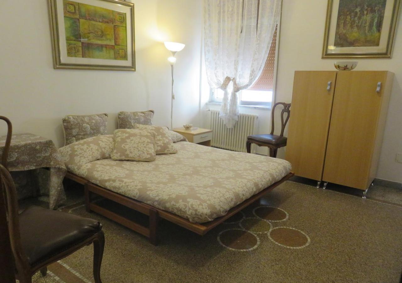 Rosy'S Hotel Наполи Екстериор снимка